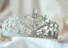 Was ist eine Tiara – Bedeutung & Empfehlung als Hochzeitsschmuck Was ist eine Tiara